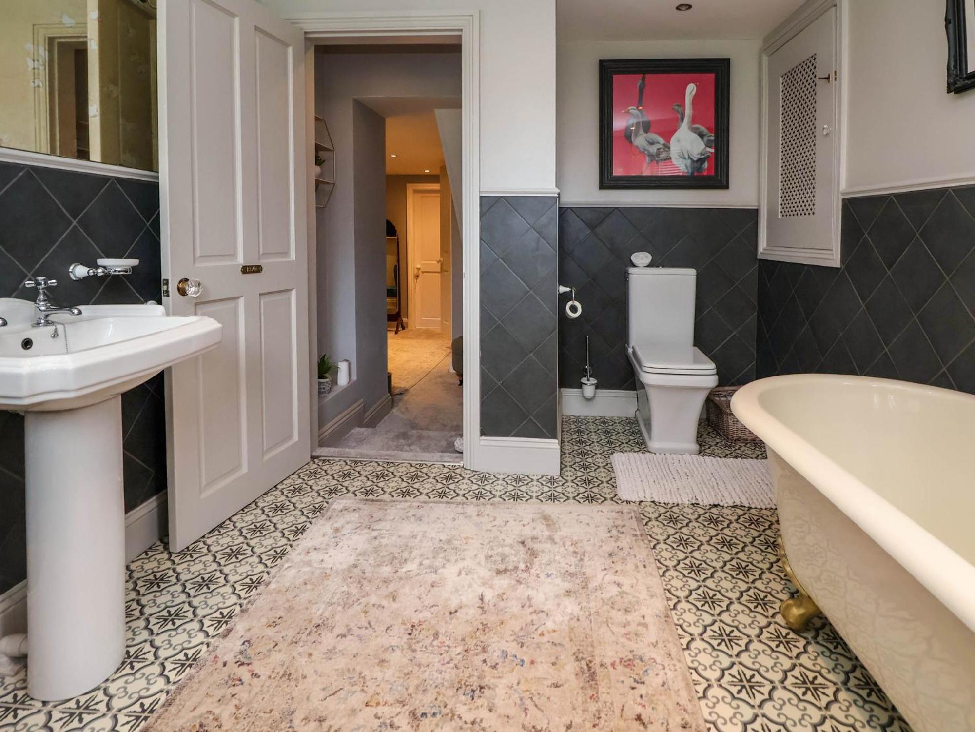 Ismay Lounge Apartment- Titanic Interest *