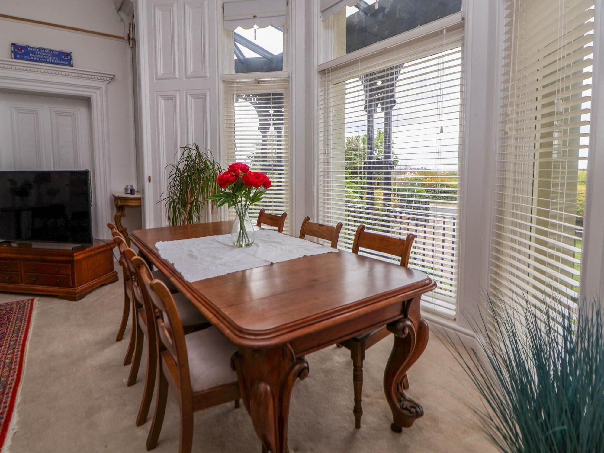 Ismay Lounge Apartment- Titanic Interest Apartment *