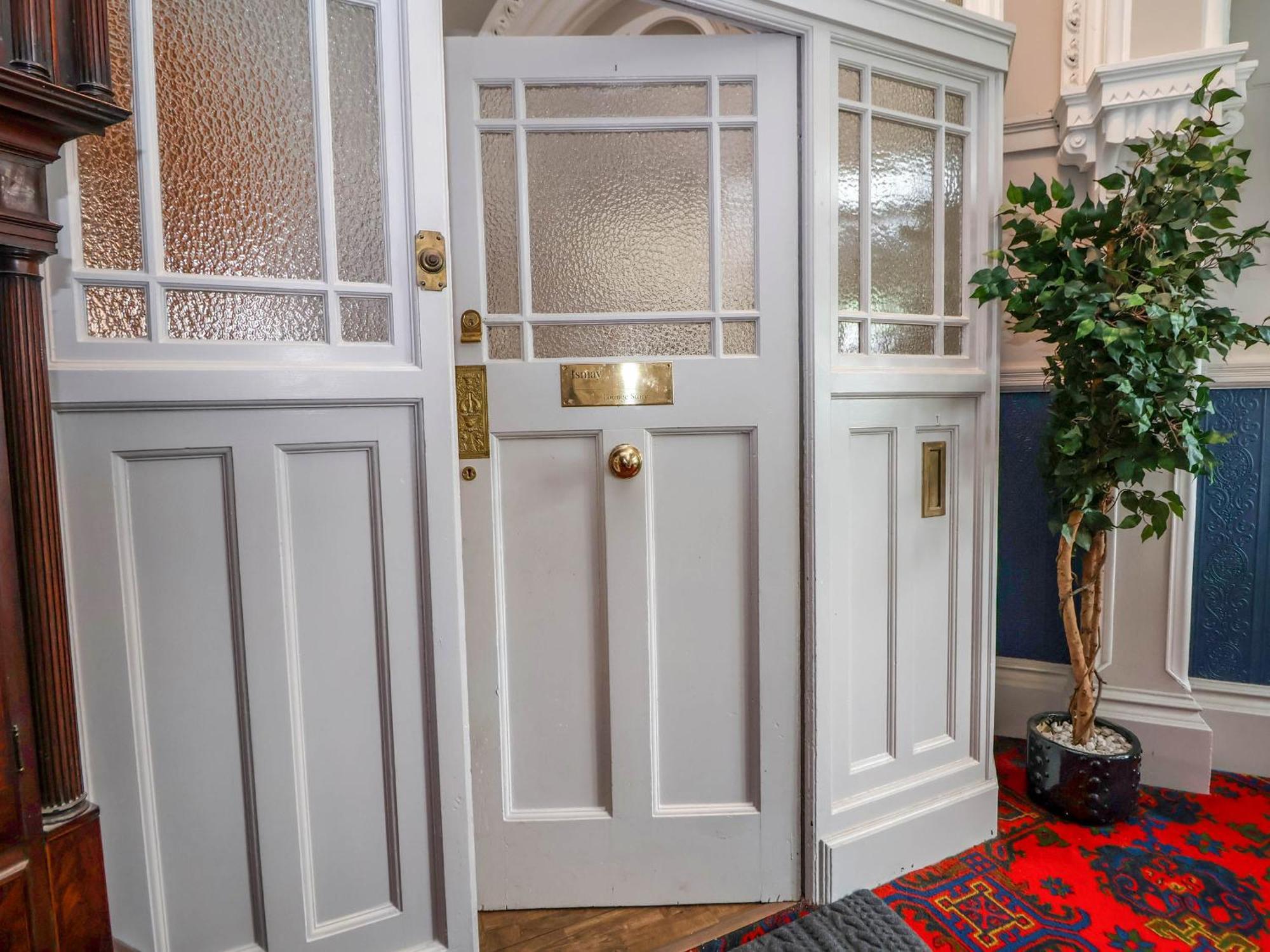 Apartment Ismay Lounge Apartment- Titanic Interest