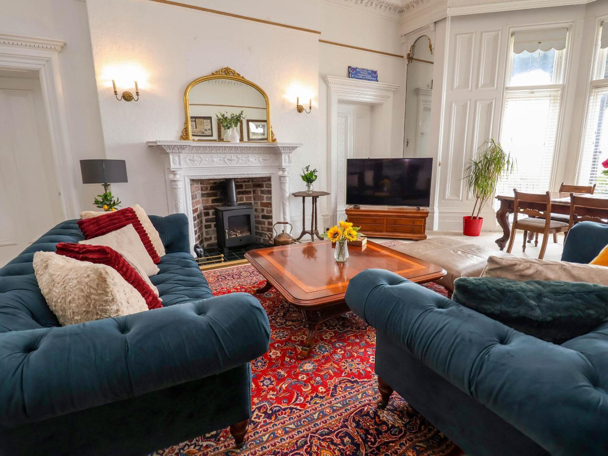 Ismay Lounge Apartment- Titanic Interest *