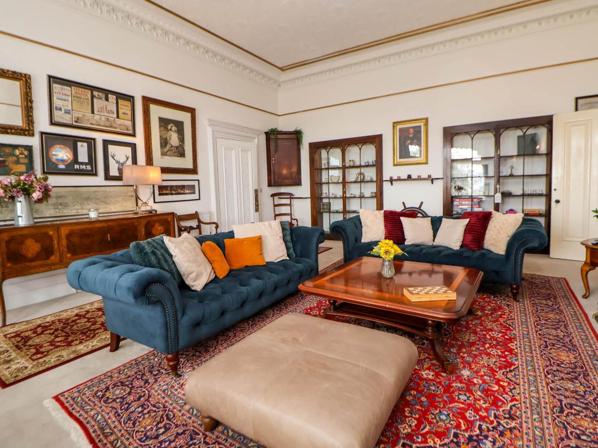 Ismay Lounge Apartment- Titanic Interest Apartment