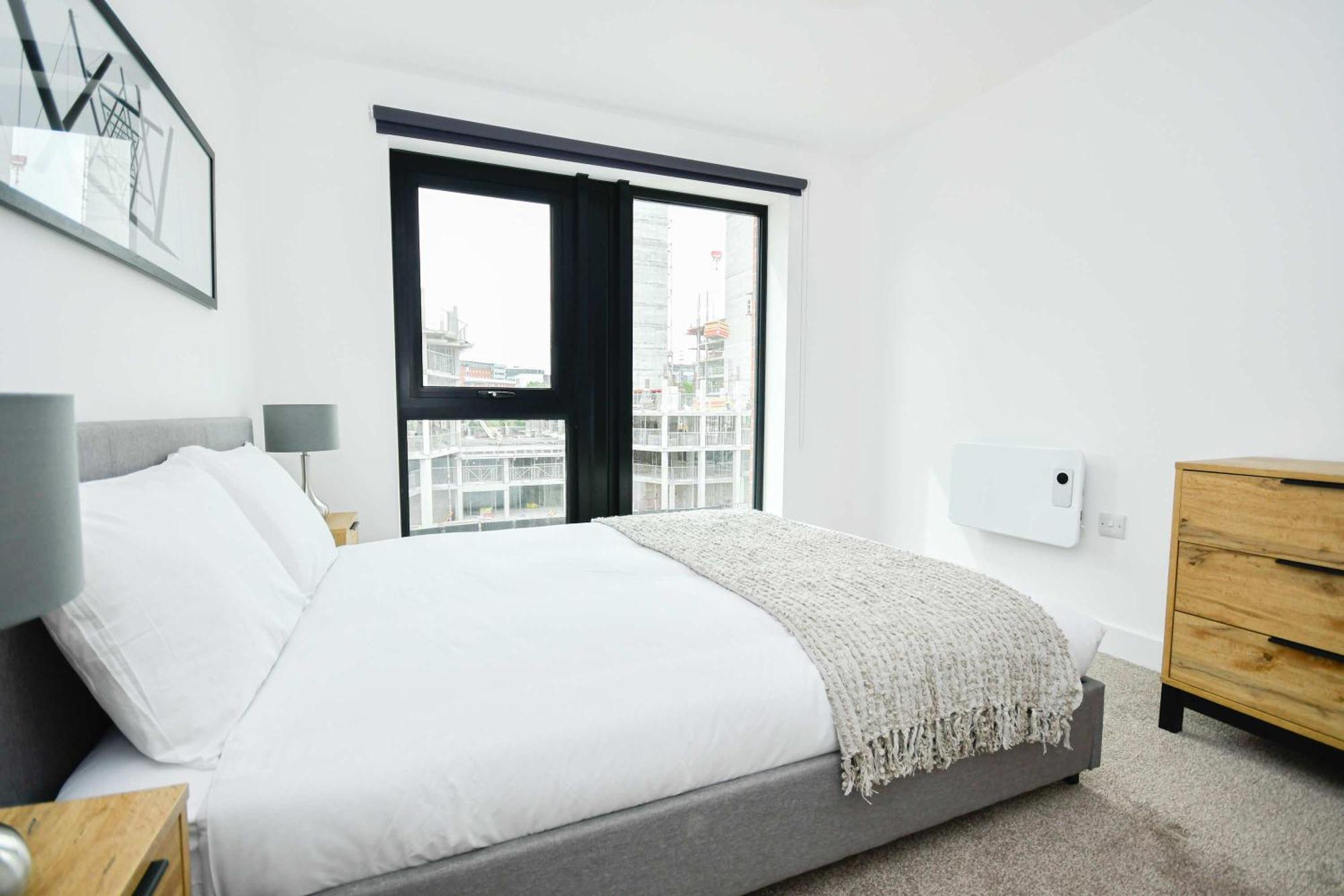 Lovely Spacious 2 Bedroom In Apartment *