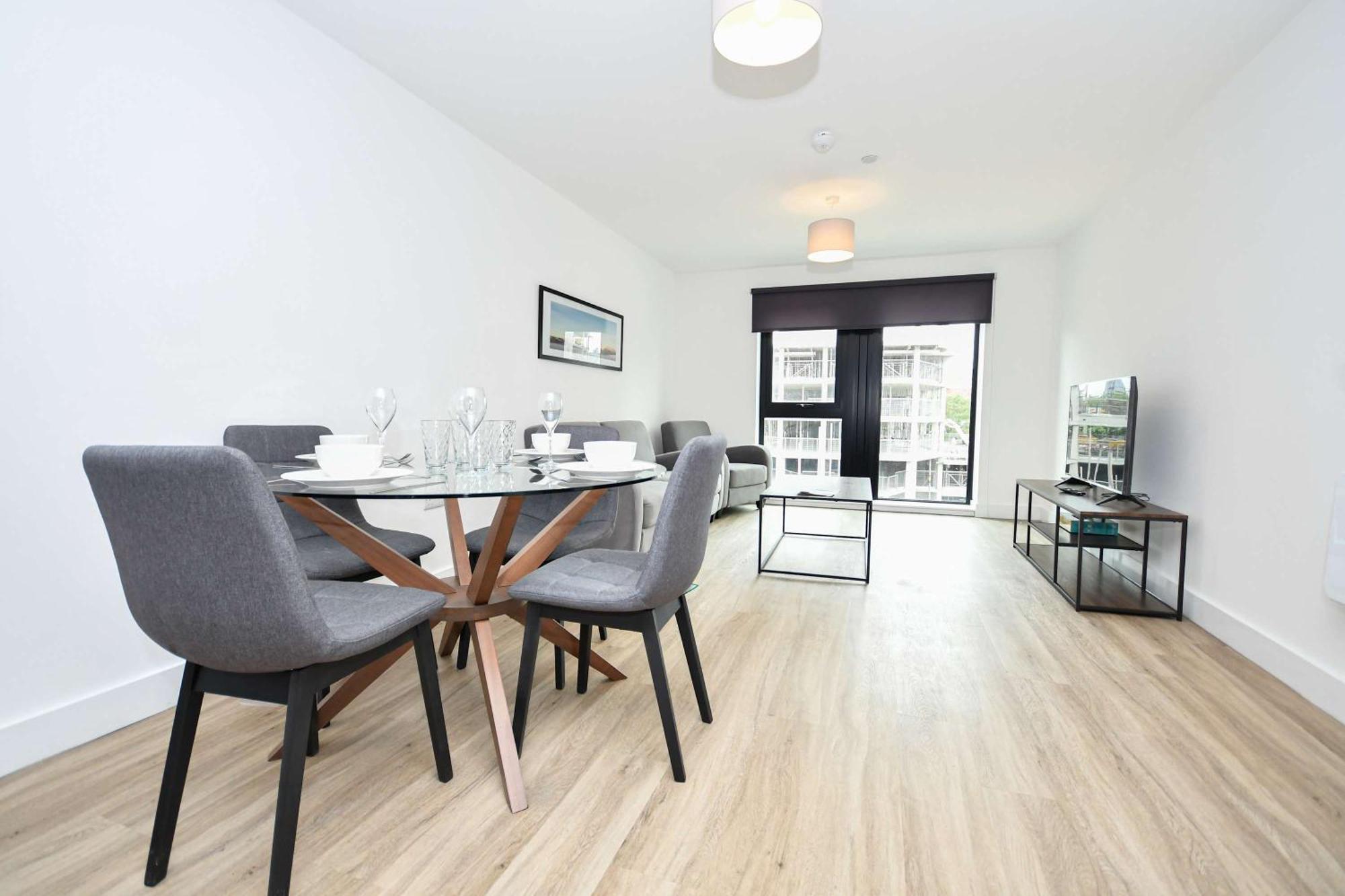 Apartment Lovely Spacious 2 Bedroom In *