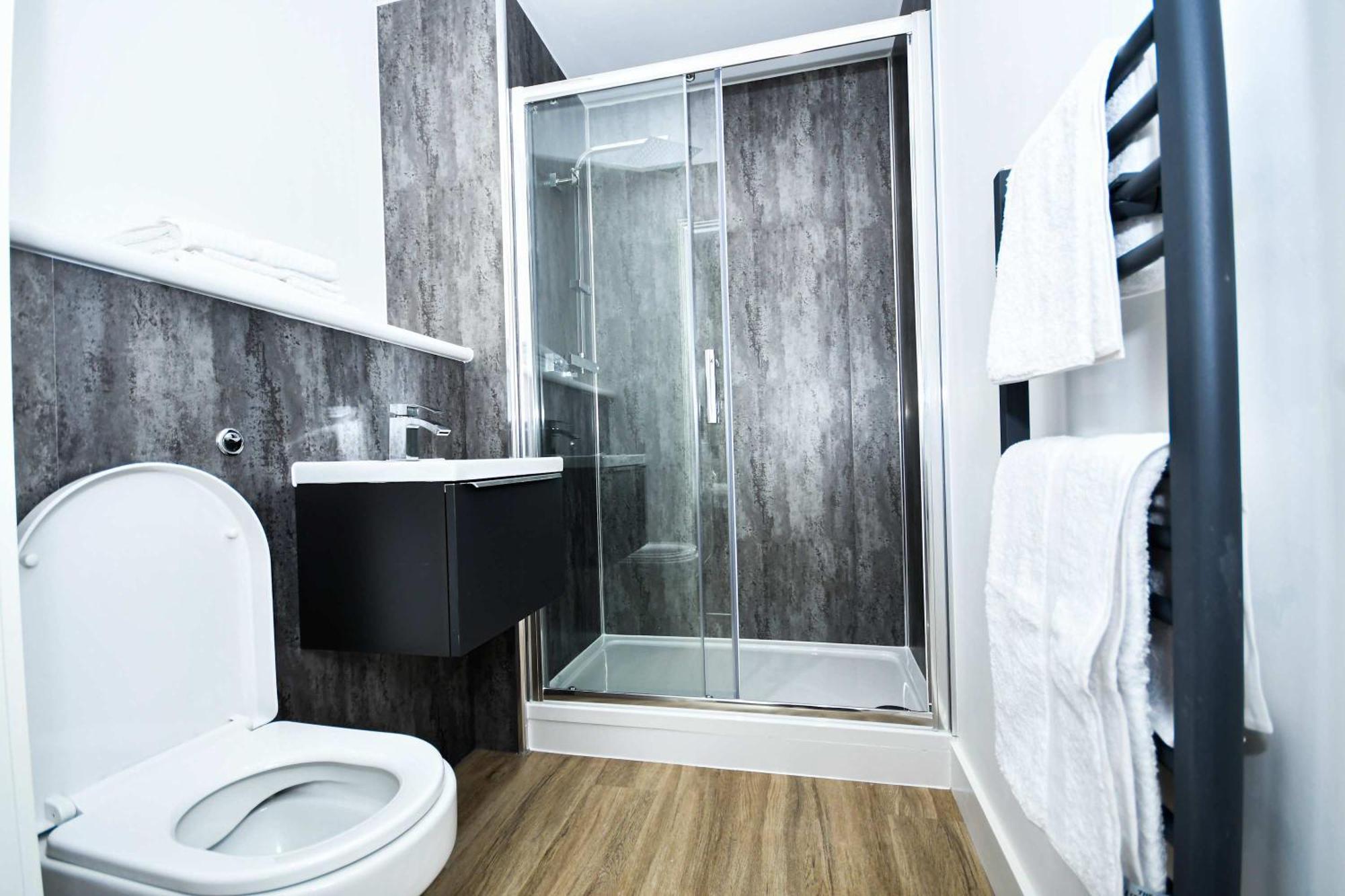 Lovely Spacious 2 Bedroom In Apartment Liverpool