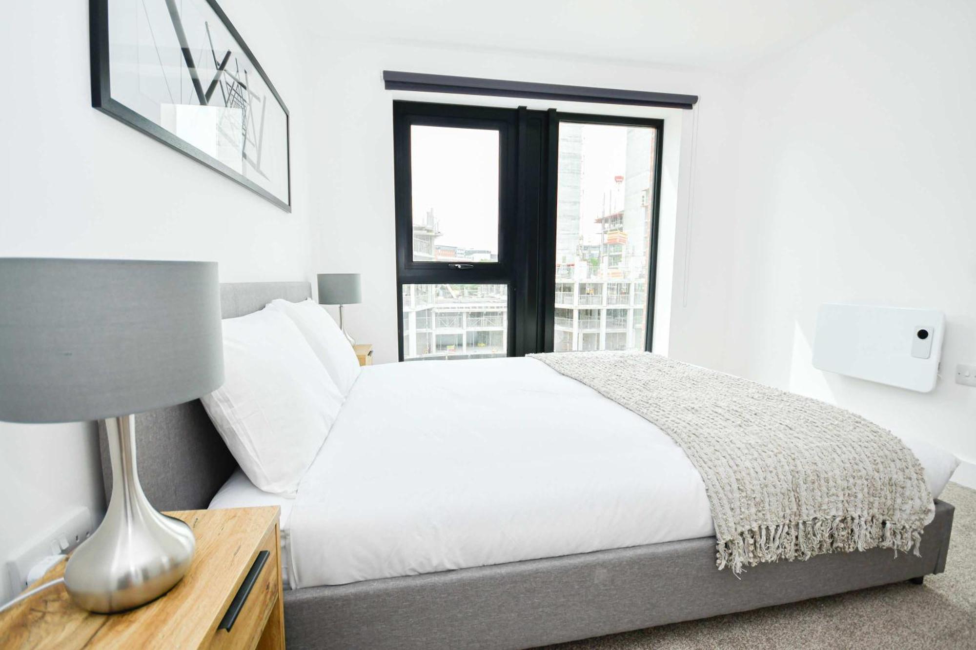 Lovely Spacious 2 Bedroom In