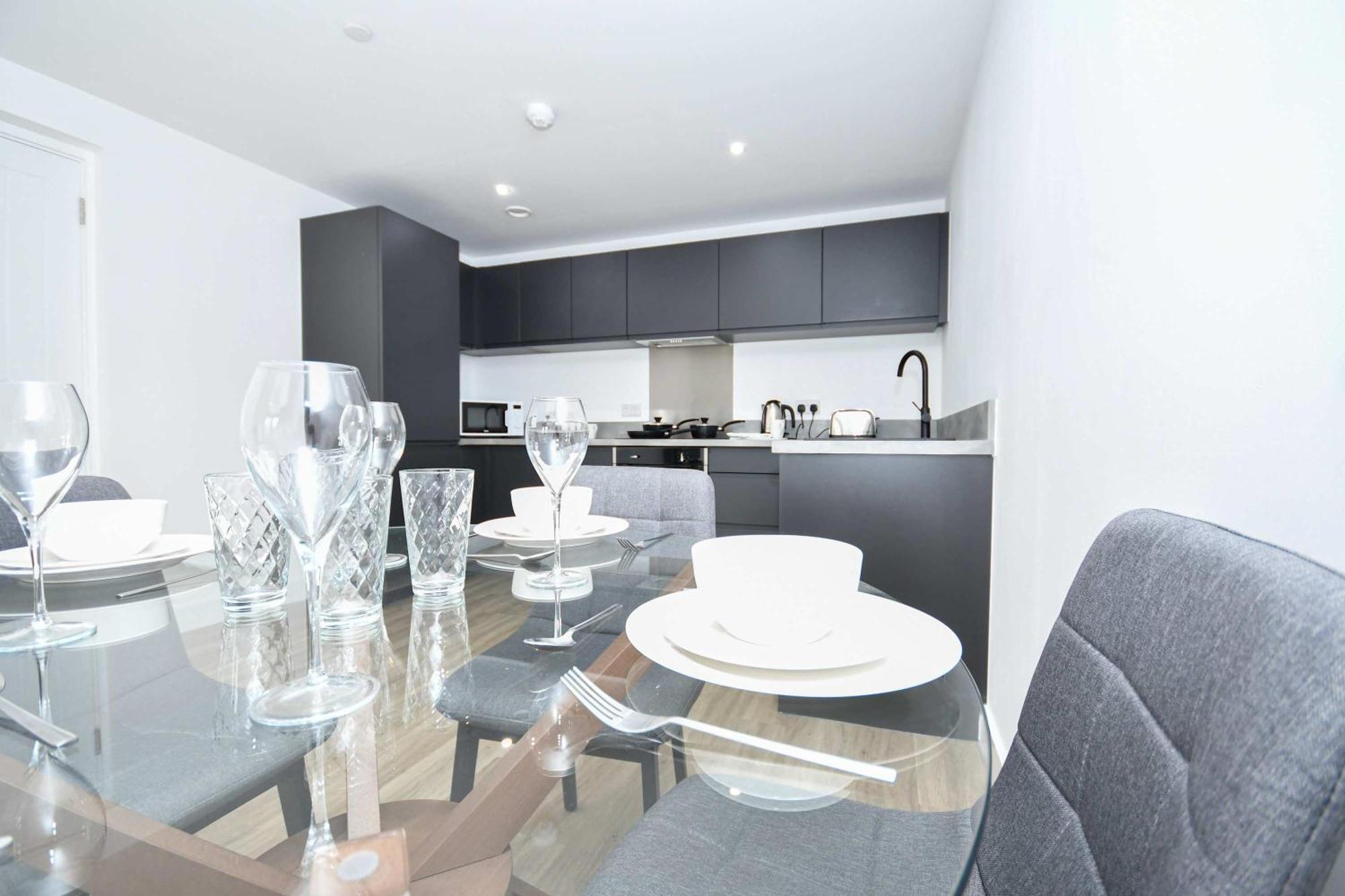 Lovely Spacious 2 Bedroom In