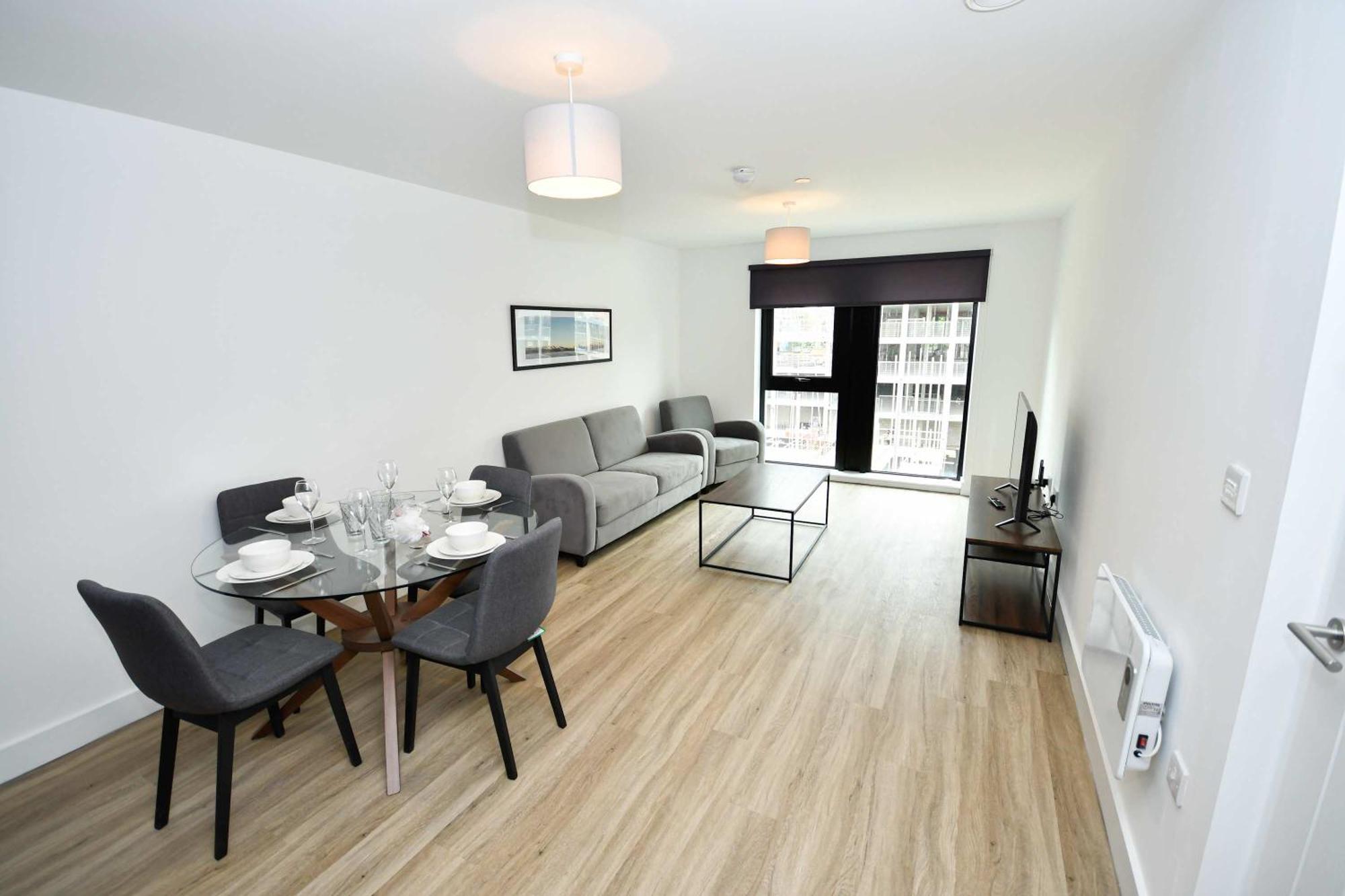 Apartment Lovely Spacious 2 Bedroom In *