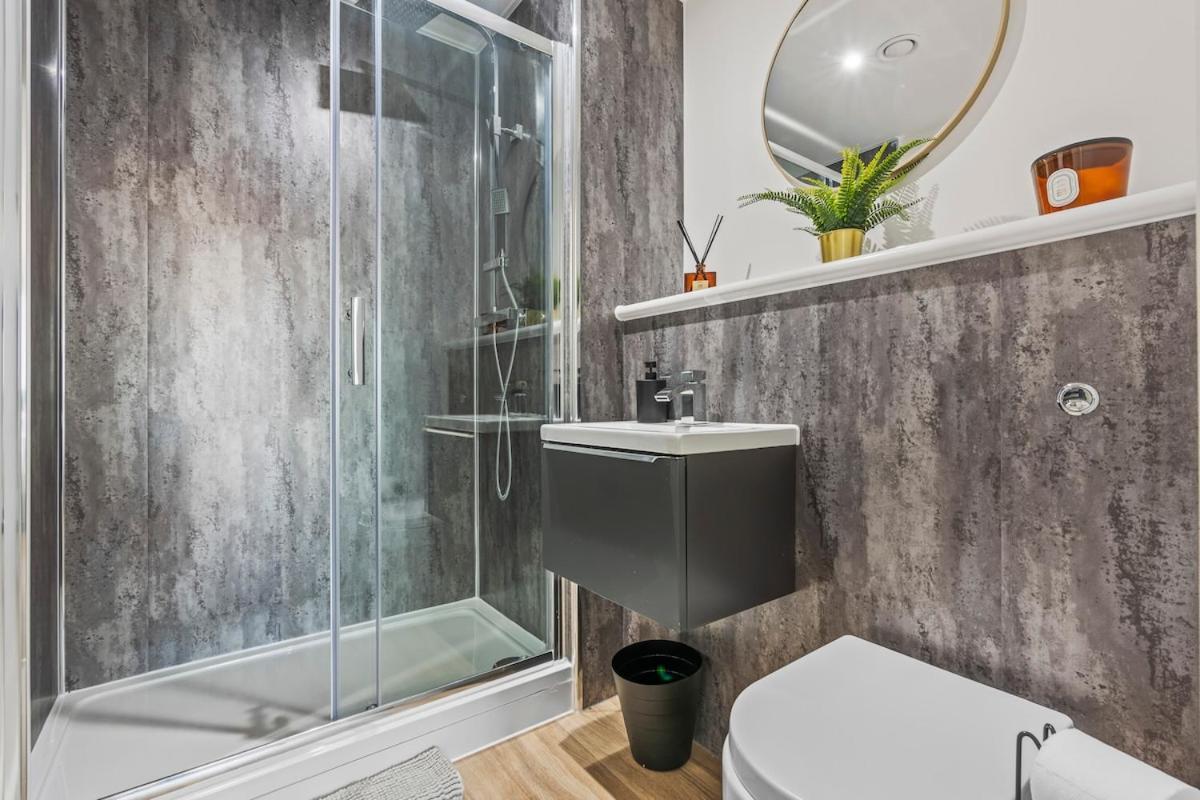 The Velmora - - 2bed - Parking * Liverpool