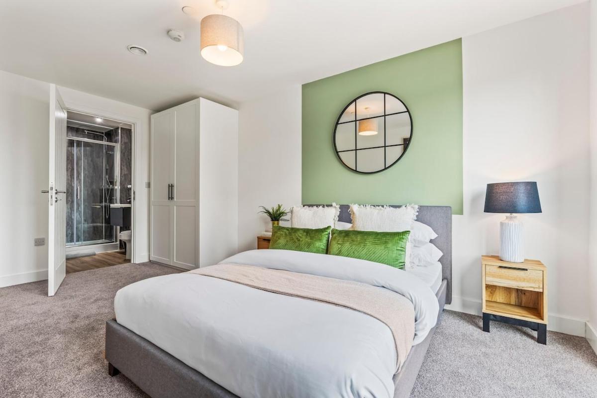 The Velmora - - 2bed - Parking *