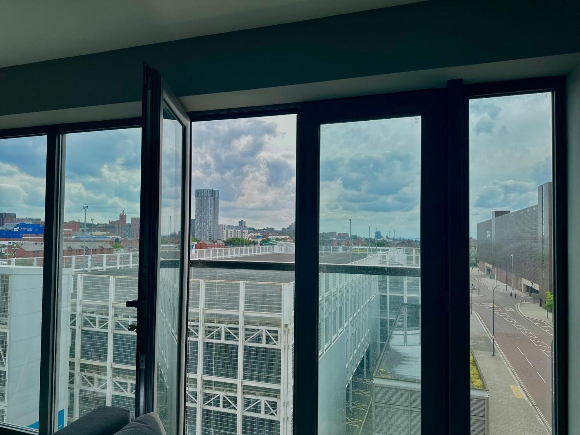 Monarchs Quay Arena By Happy Days Apartment