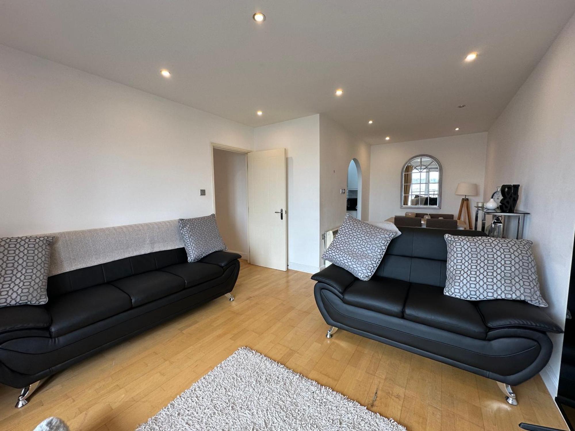 2 Bed City, River Mersey View Apartment, Sleeps 5 Apartment