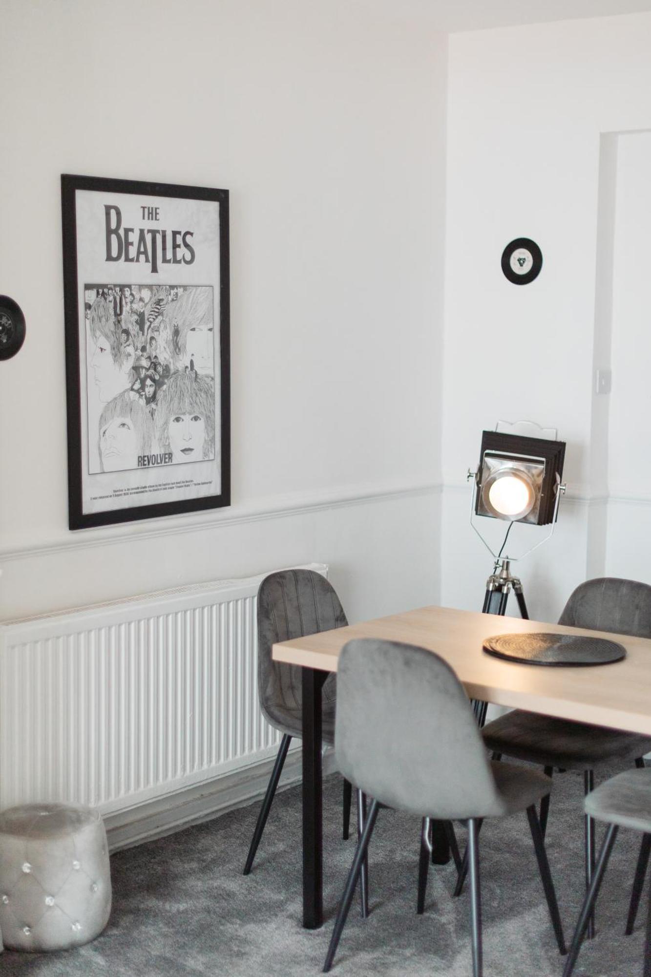 Holiday home Let It Retreat , Anfield, Beatles Themed *