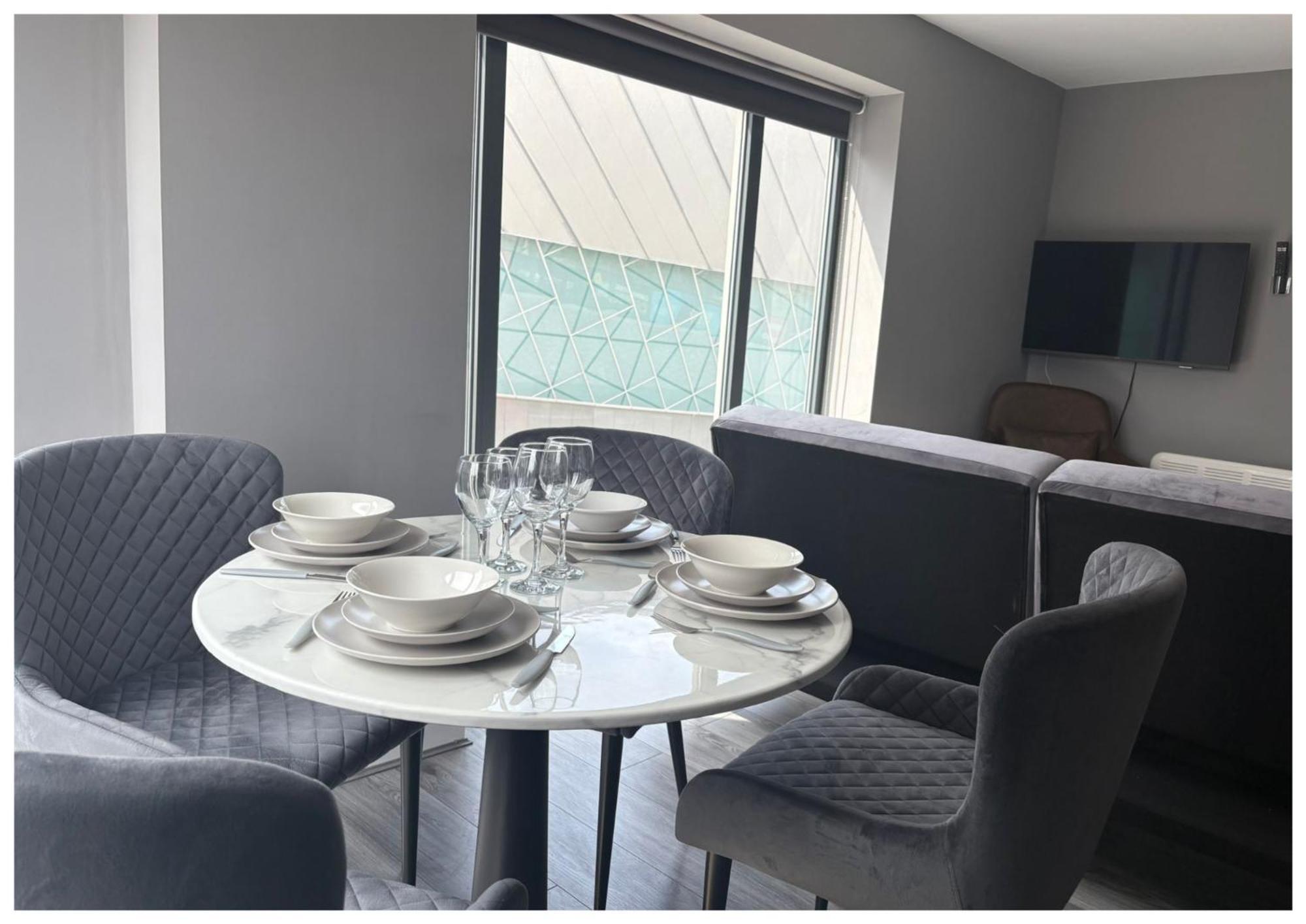 Monarchs Quay Arena By Happy Days Apartment *