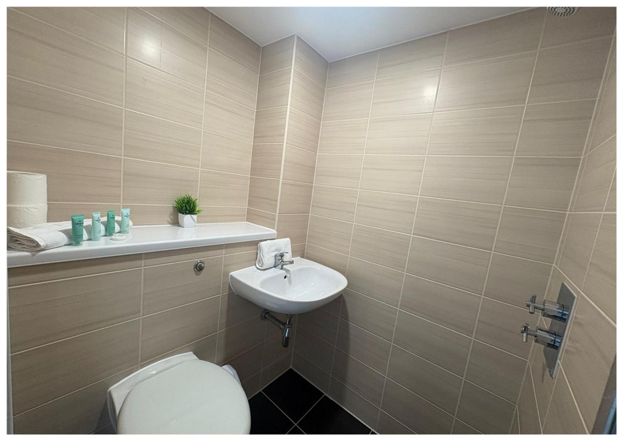 Apartment Monarchs Quay Arena By Happy Days Liverpool