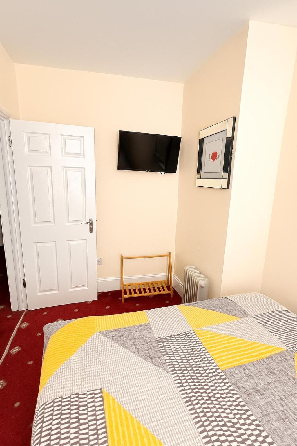 Guest house Castle 86-88 Sheil Rd L6 3af 3*
