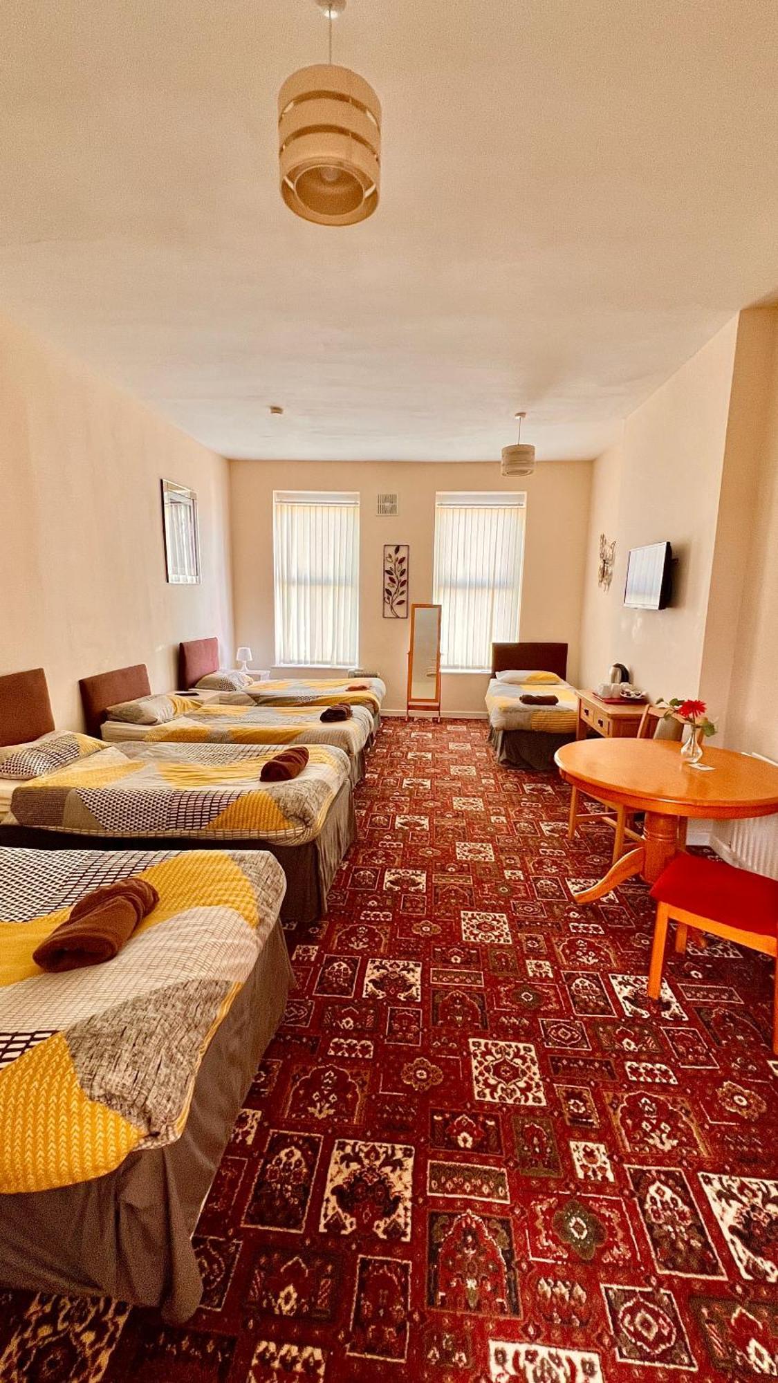 Guest house Castle 86-88 Sheil Rd L6 3af