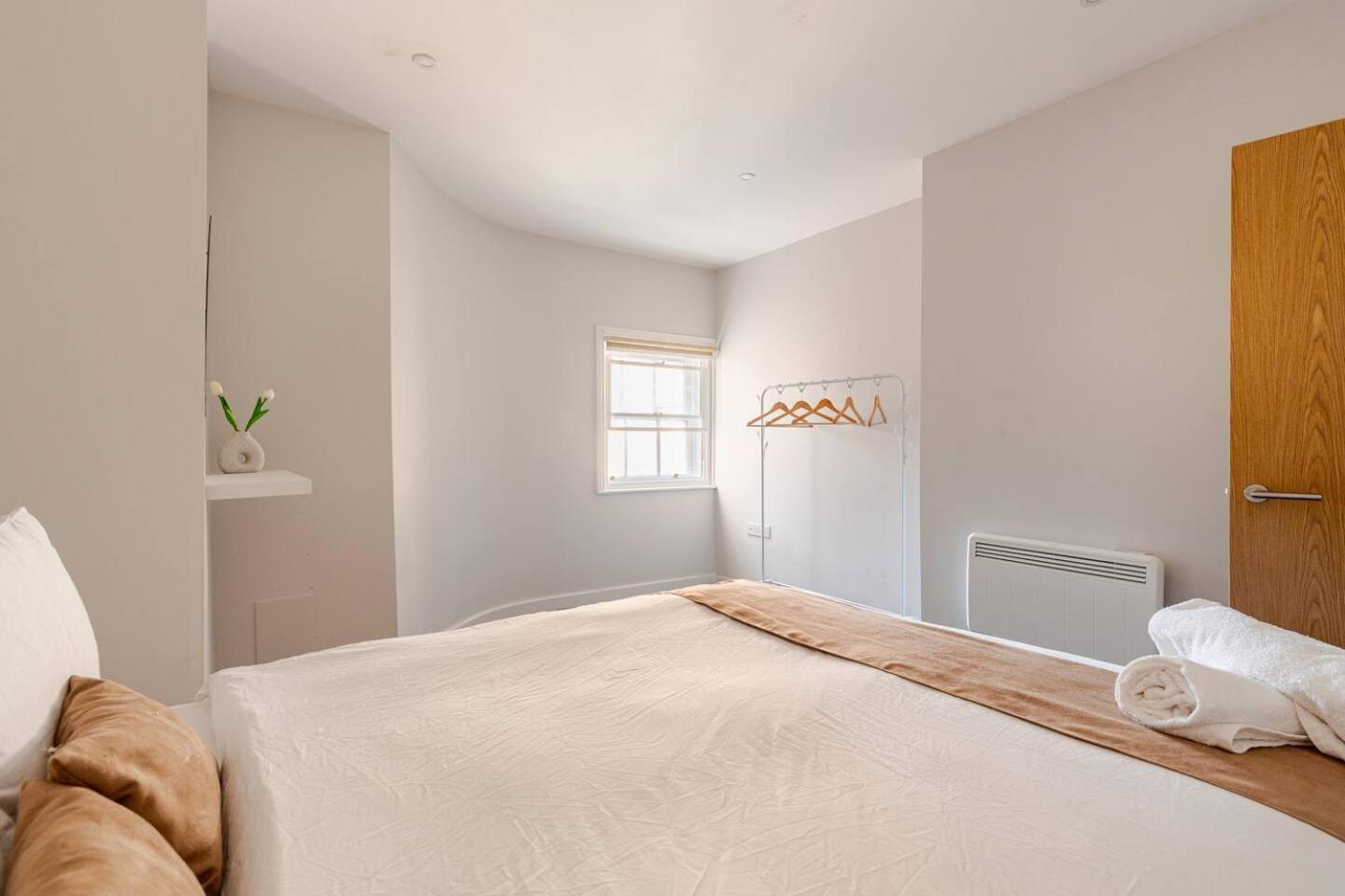 Apartment Escape - Modern 1-bed With Sofa Bed, Sleeps 4 - Perfect For Families & Friends Liverpool