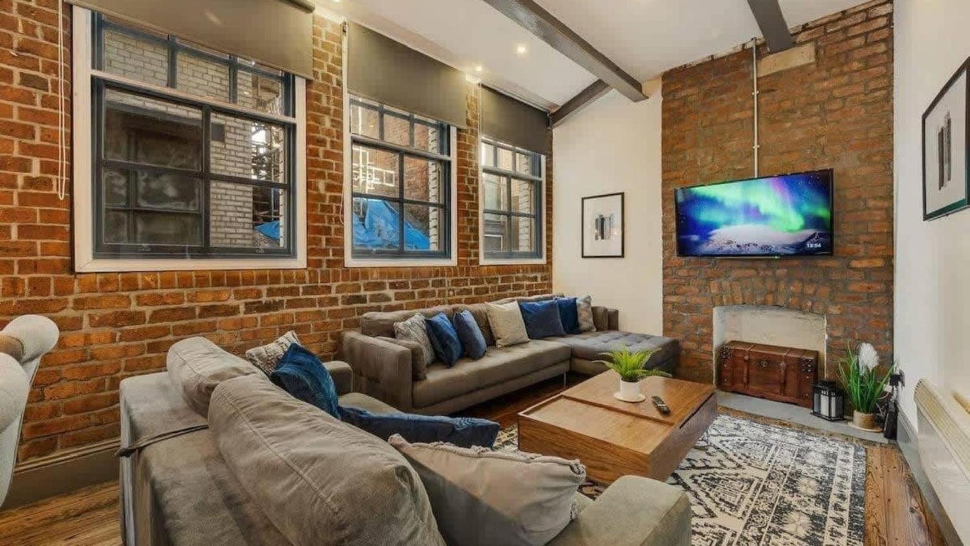 Stylish For 8 Guests * Liverpool