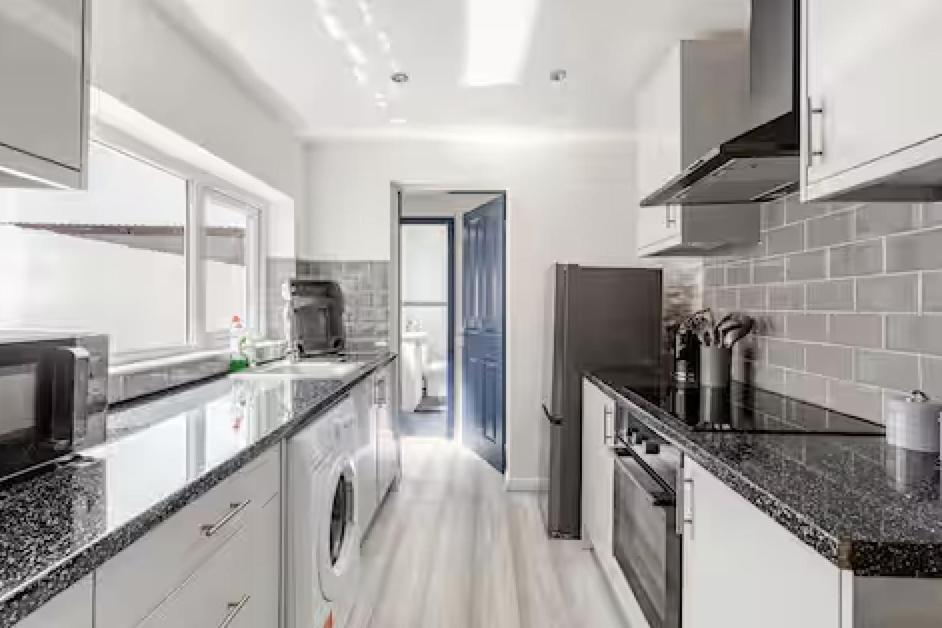 3bed 2bath House - Free Parking - Close To Everton & Fc- Managed By Chique Ltd Holiday home *