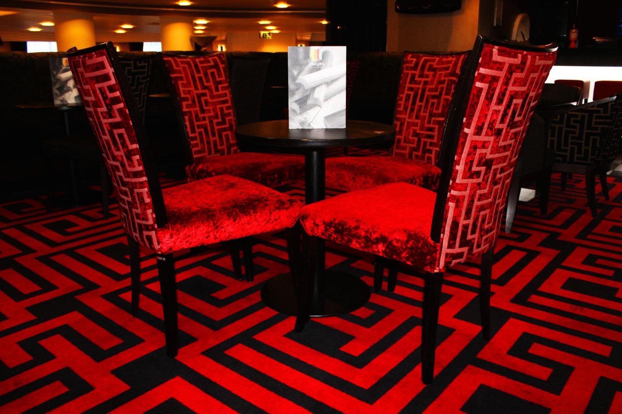 Hotel Crowne Plaza - John Lennon Airport By Ihg 4*