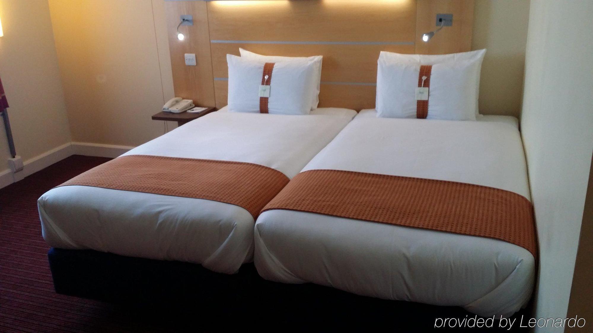 Express John Lennon Airport 3*