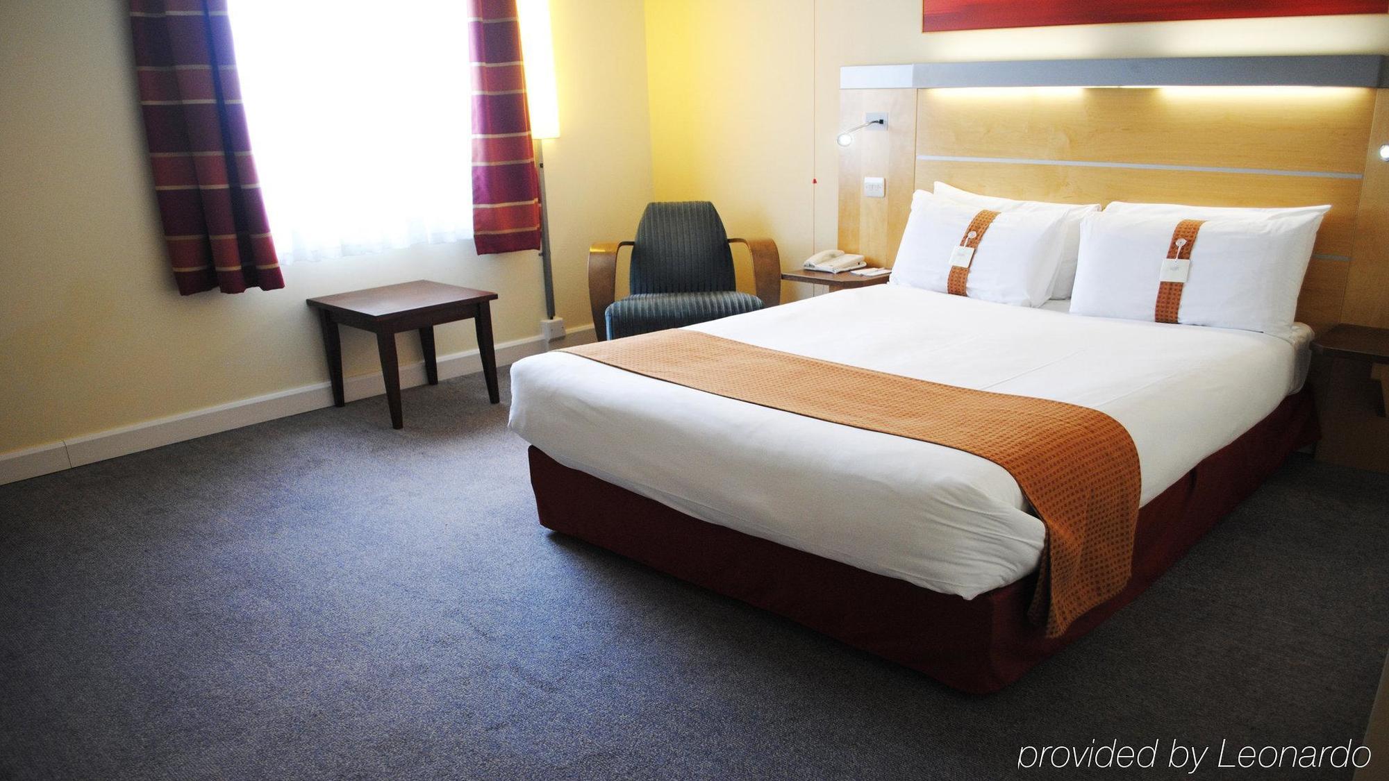Express John Lennon Airport Hotel 3*