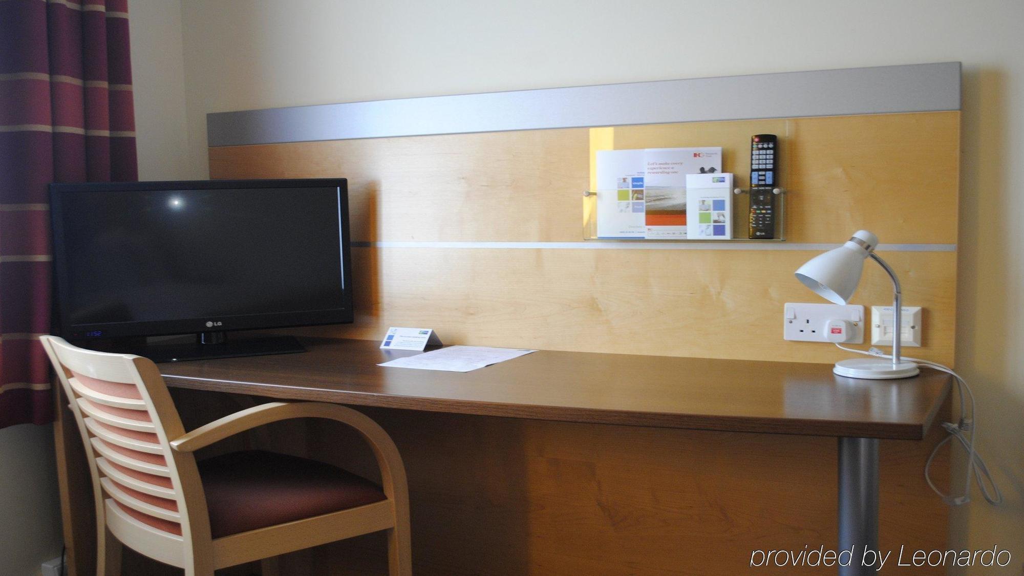 Hotel Express John Lennon Airport 3*