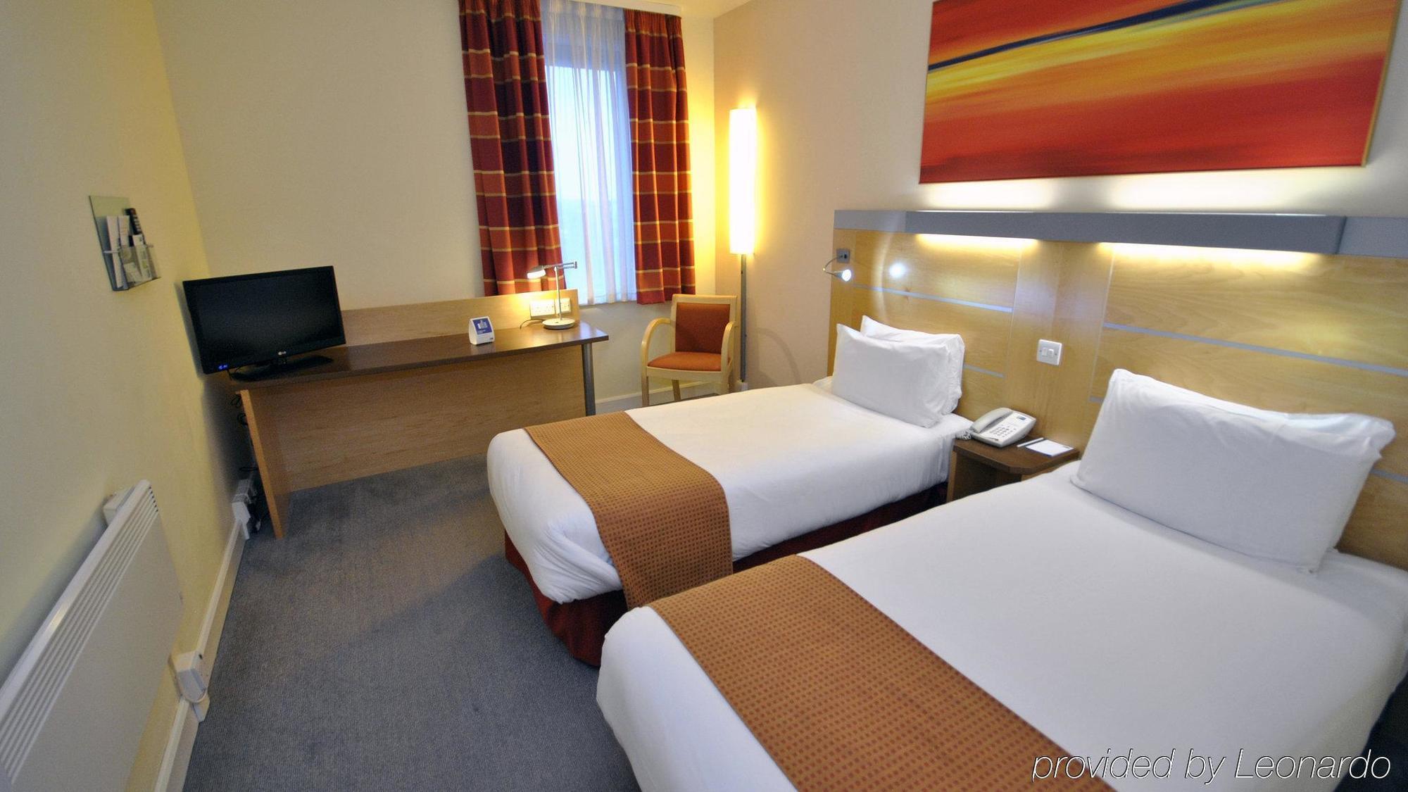 Hotel Express John Lennon Airport