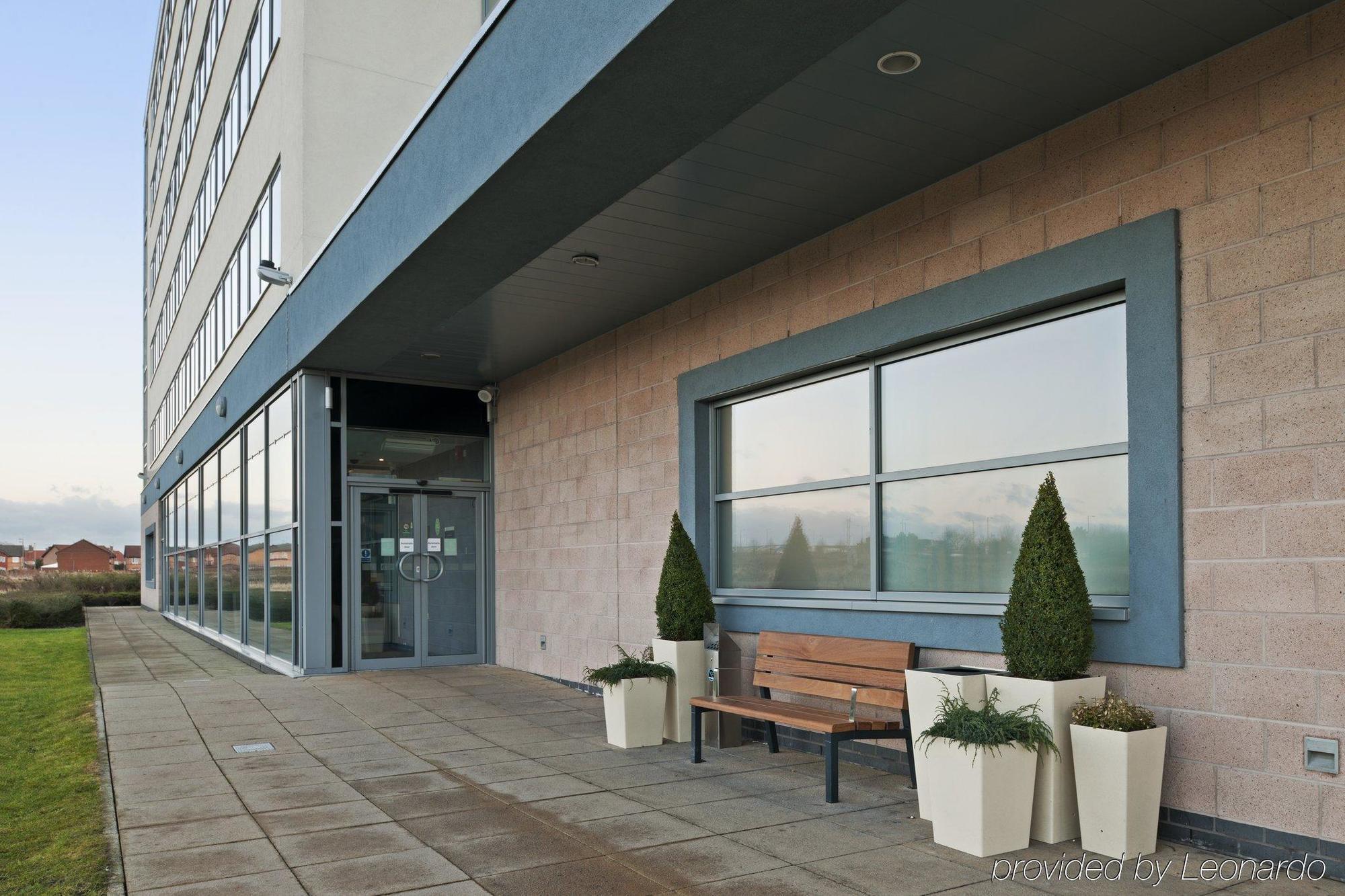 Hotel Express John Lennon Airport 3*