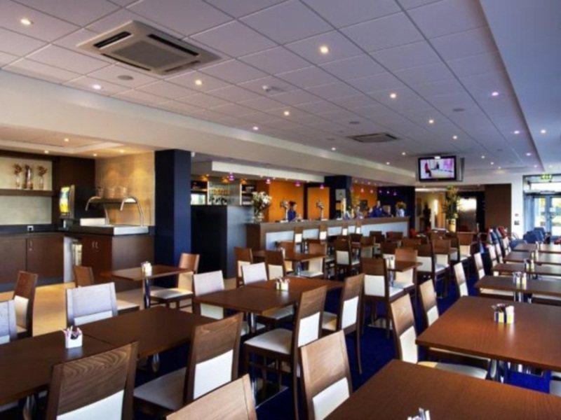 Hotel Express John Lennon Airport