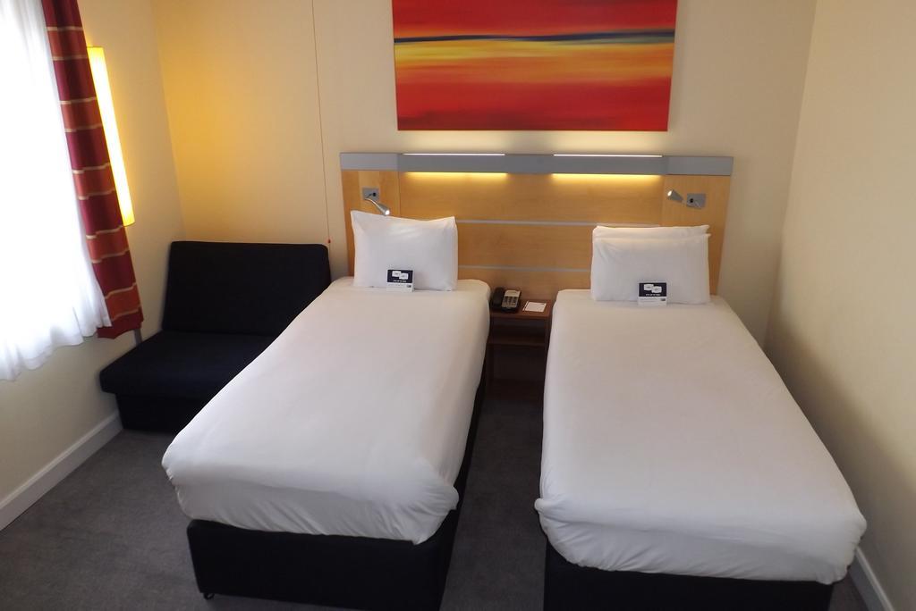 Express John Lennon Airport Hotel