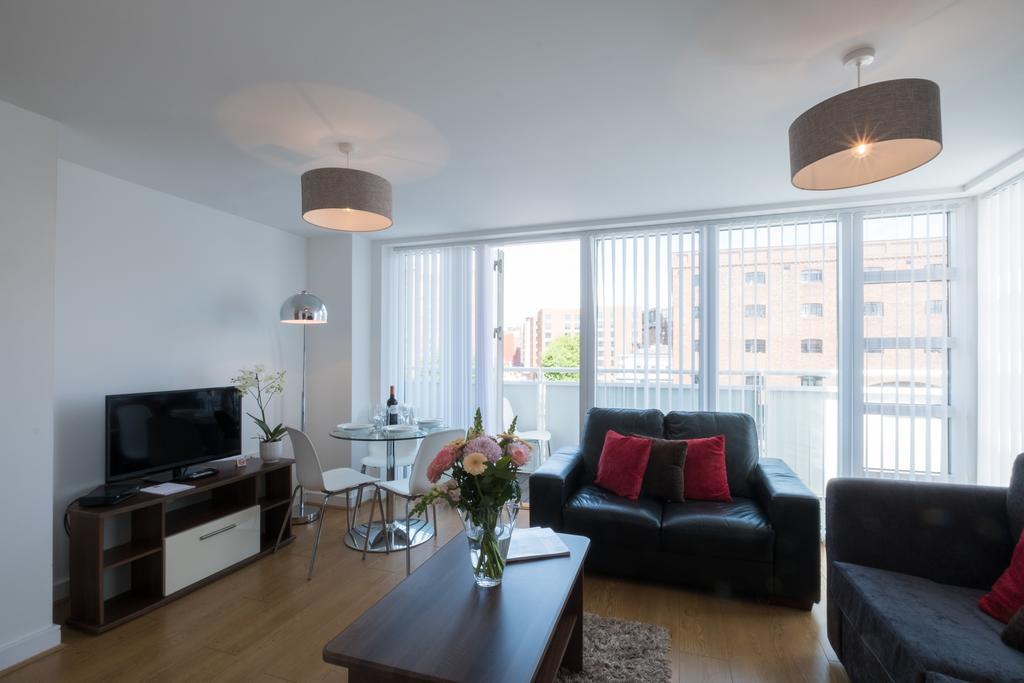 Apartment Base Serviced - The Docks Liverpool