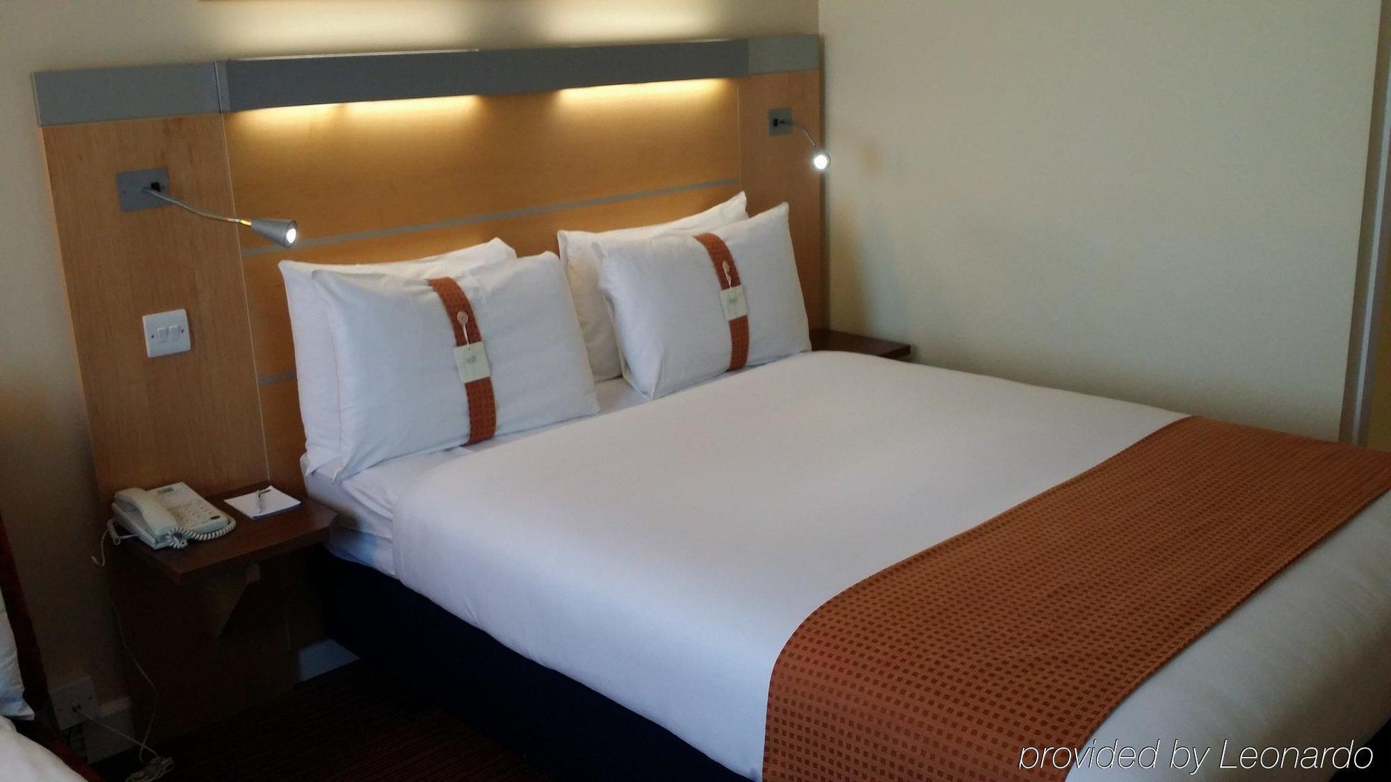 Express John Lennon Airport Hotel 3*