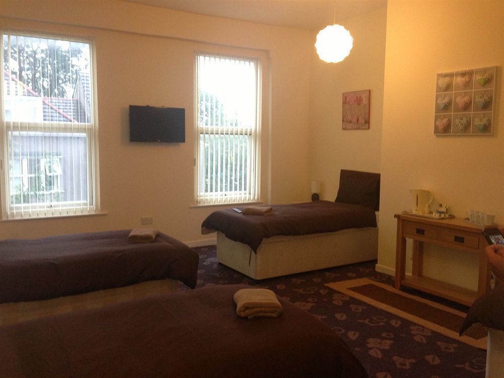 Castle 86-88 Sheil Rd L6 3af Guest house 3*