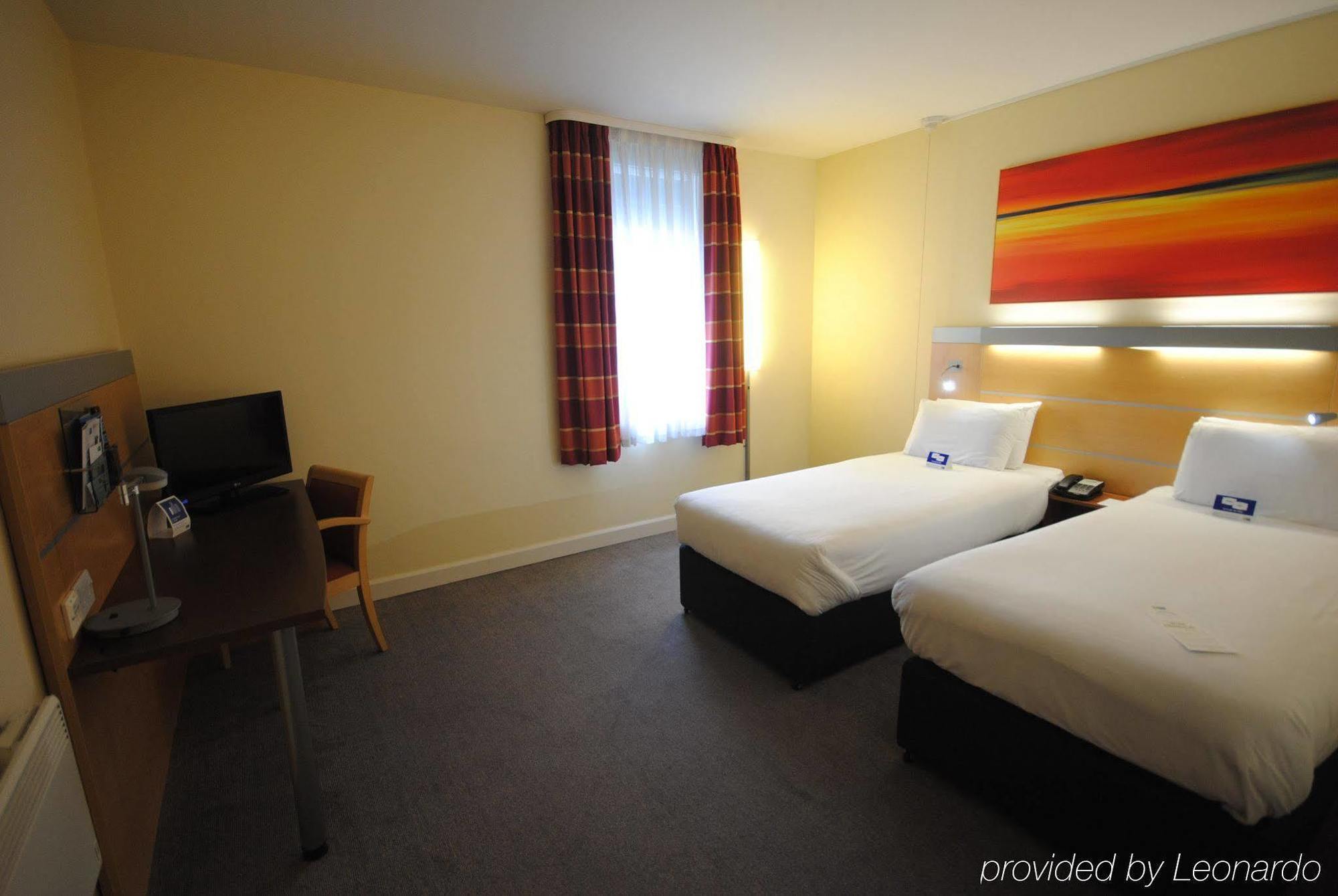 Express John Lennon Airport 3*