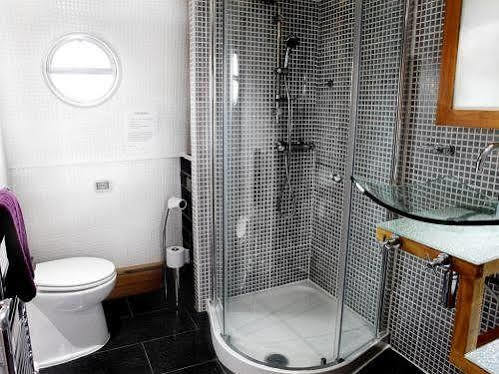 Hollywood & Barges Hotel 5*