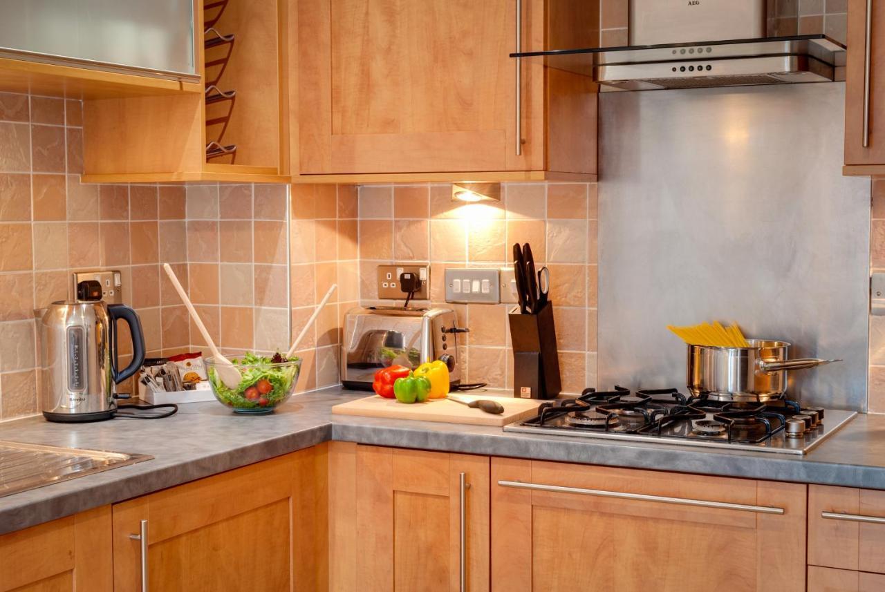 Base Serviced - The Docks Apartment