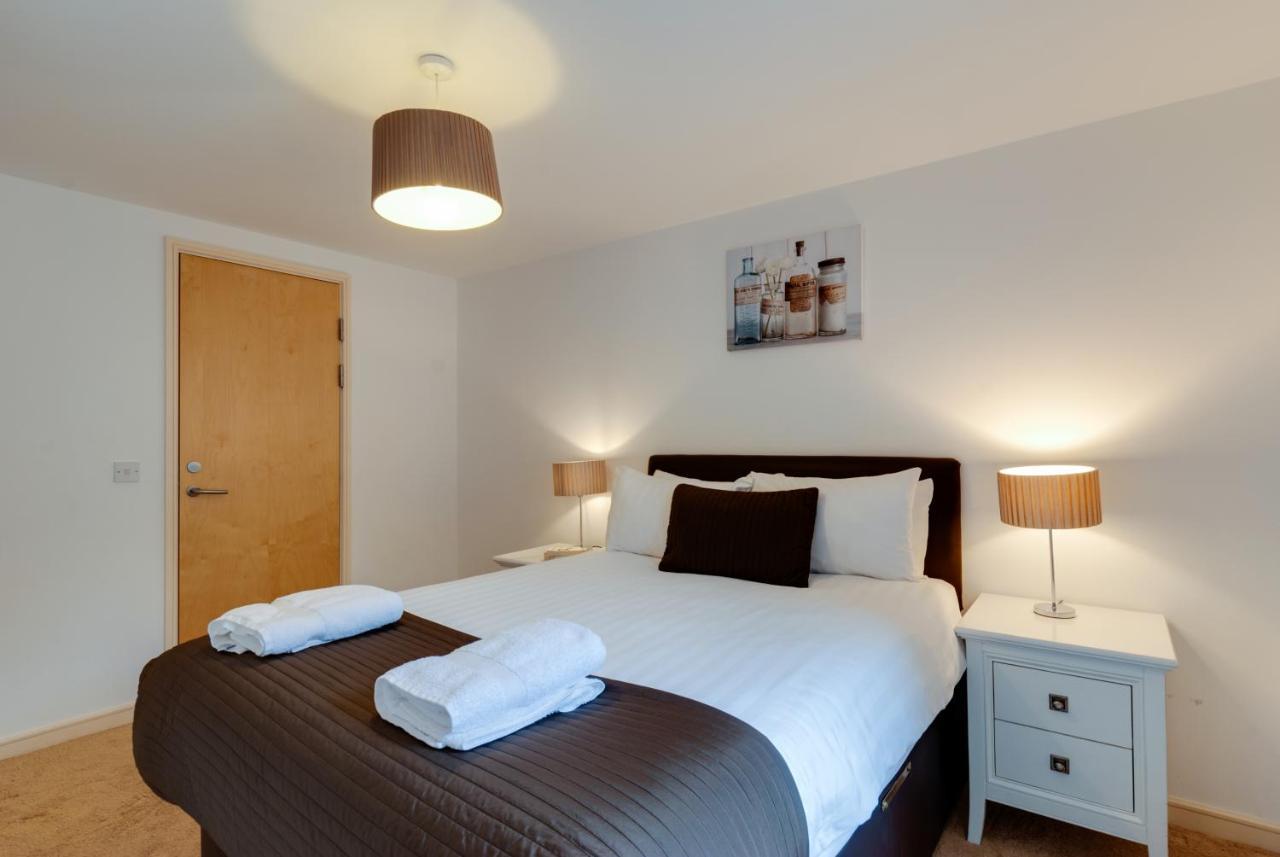 Base Serviced - The Docks Apartment