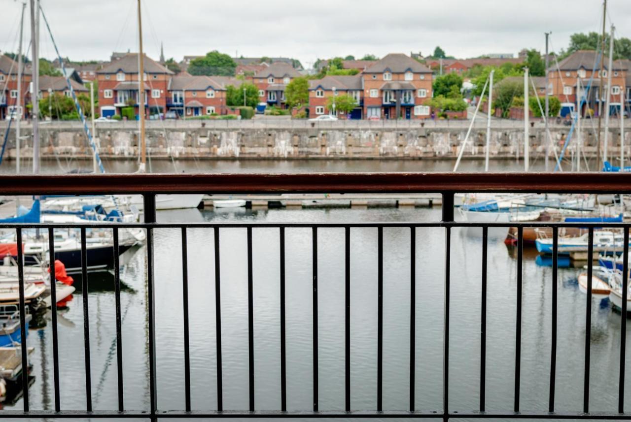 Base Serviced - The Docks Apartment