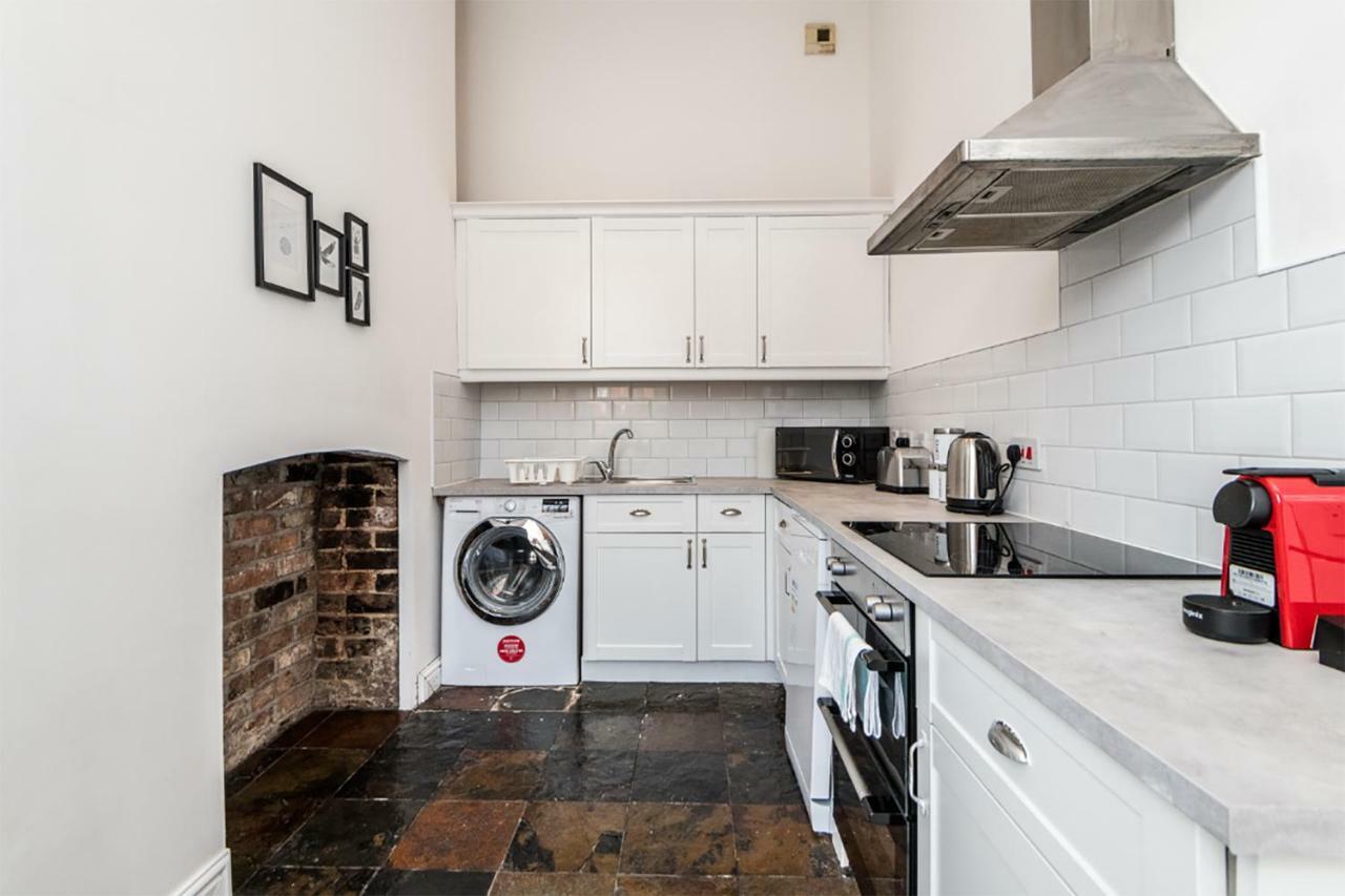 Renshaw Apartment *