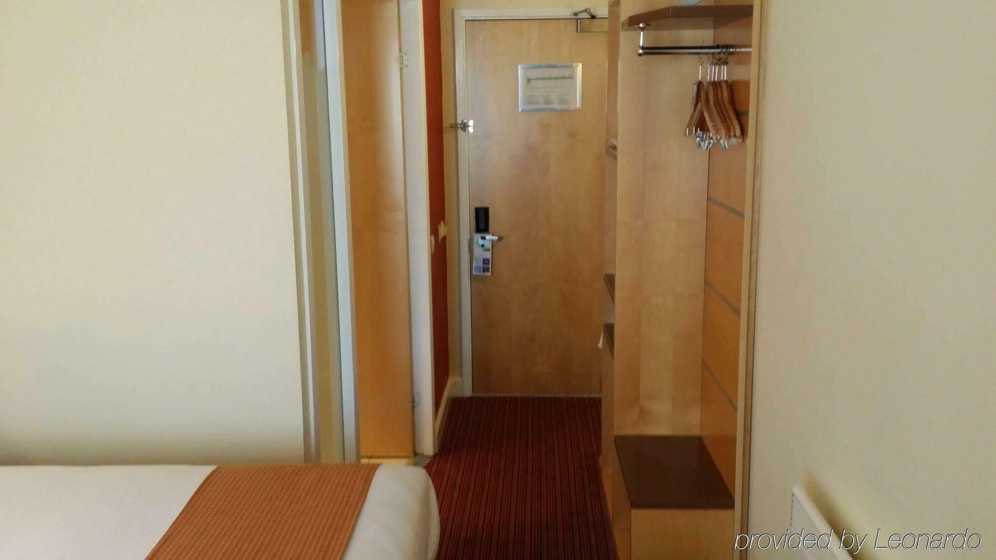 Express John Lennon Airport Hotel