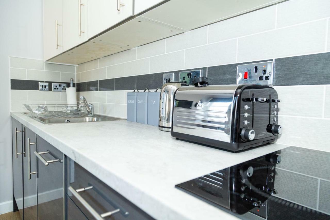 Apartment Serviced In City Centre - St Luke's Building By Happy Days - Apt 1 *