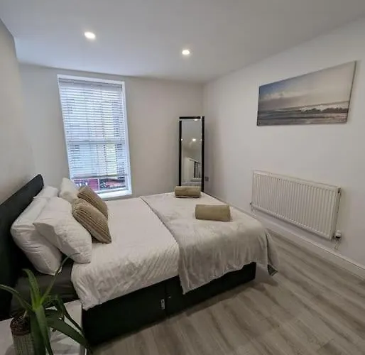 Bold Street Apartment