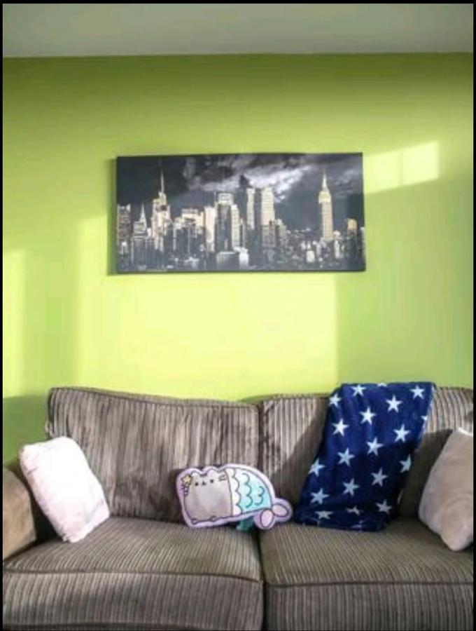 Large 3 Bedrooms In Centre, Free Parking *