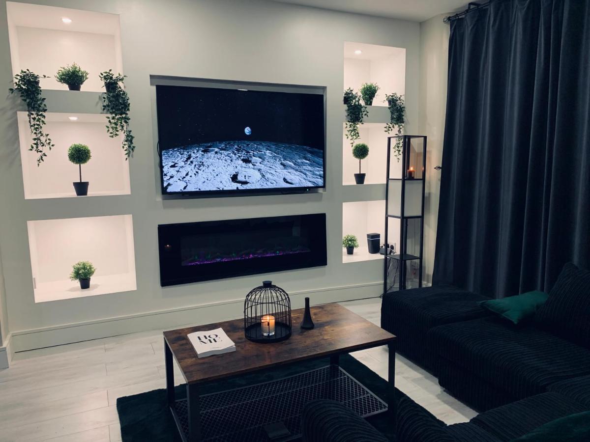 Immaculate Modern With Parking - Sleeps 8 - Liverpool