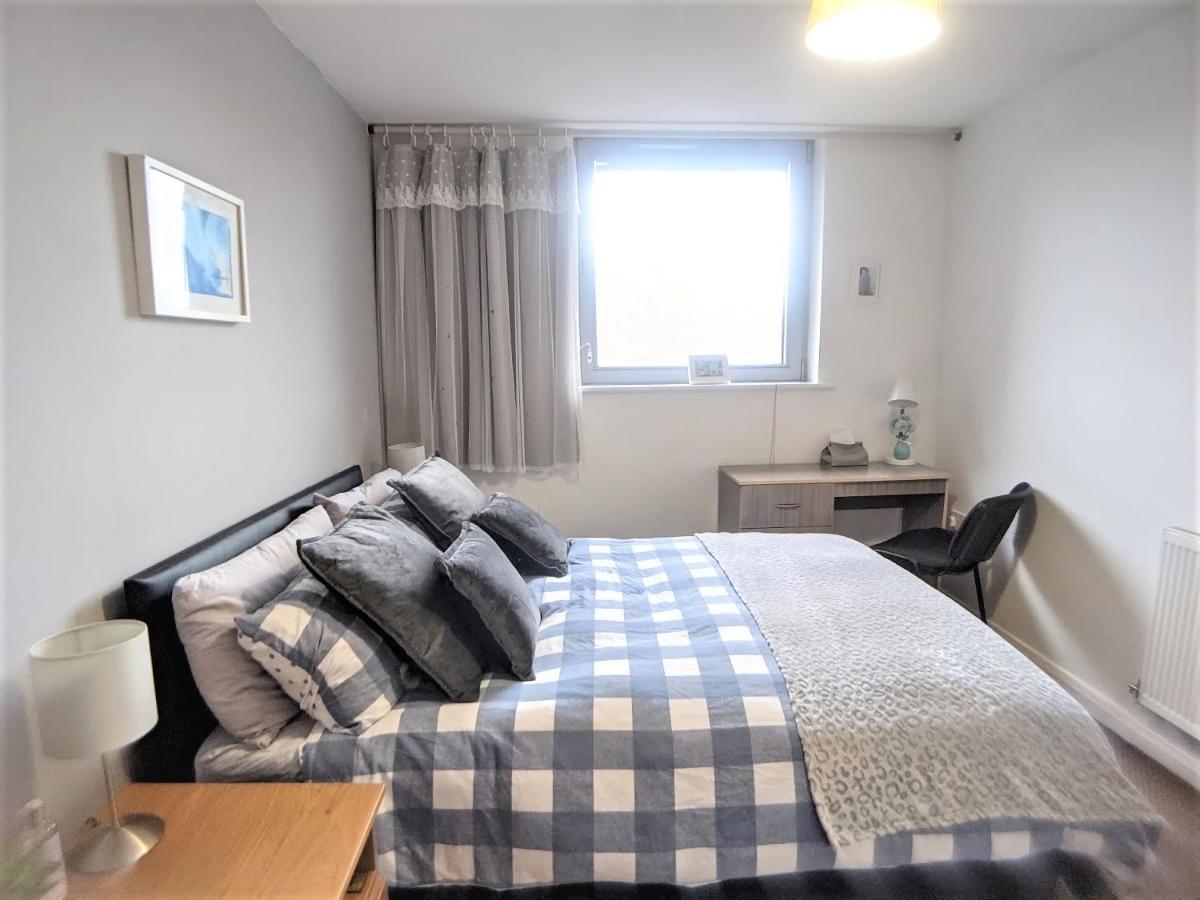 Apartment Large 3 Bedrooms In Centre, Free Parking *