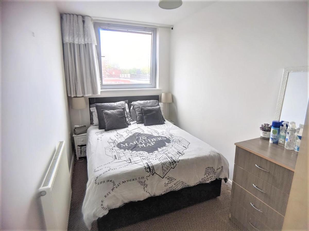 Large 3 Bedrooms In Centre, Free Parking *