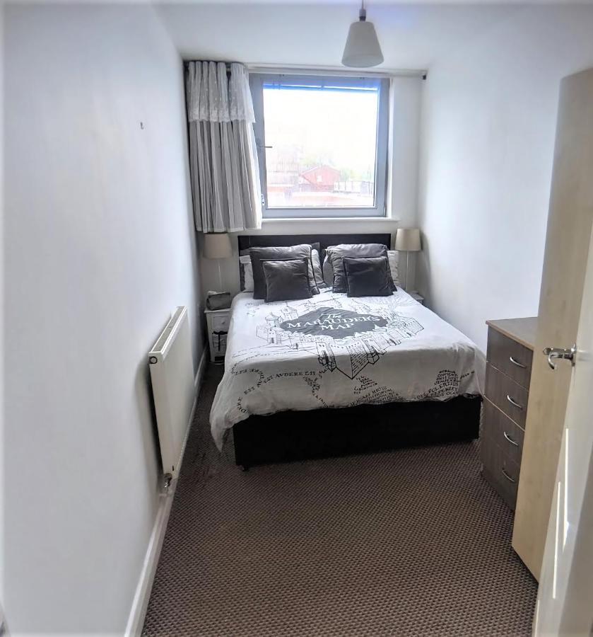 Large 3 Bedrooms In Centre, Free Parking Apartment *