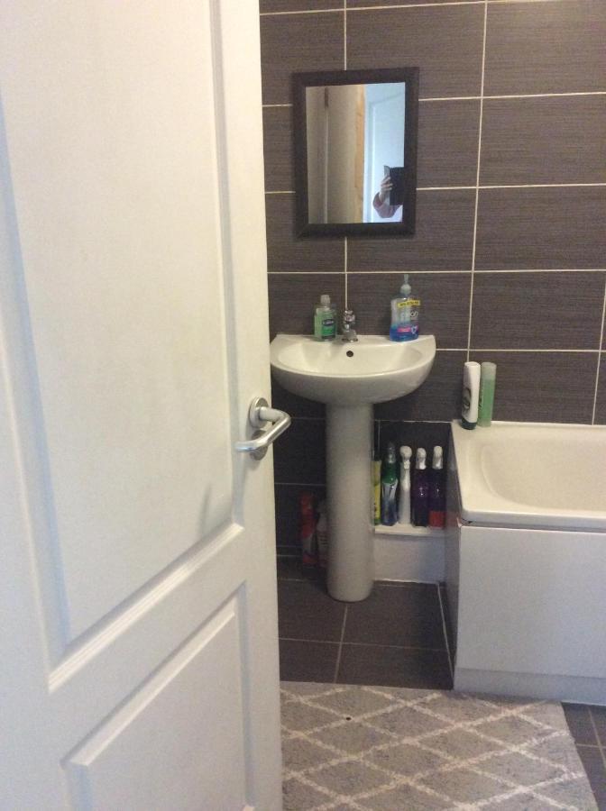 Large 3 Bedrooms In Centre, Free Parking Apartment