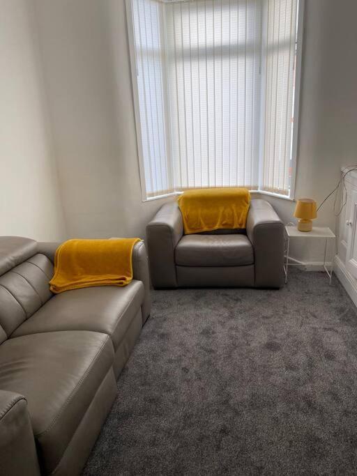Holiday home Modern 2 Bed Sleep 5 Close To Anfield Stadium